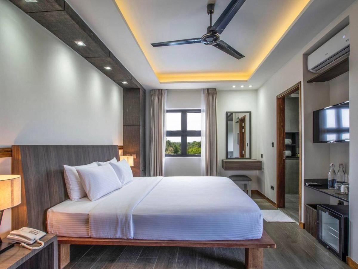 Ataraxis Grand And Spa Fuvahmulah Eksteriør bilde